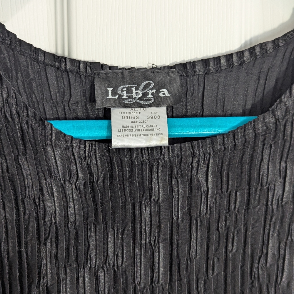 Black  Ribbed Tank Top - Picture 3 of 6